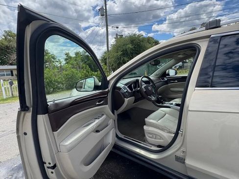 Used 2010 Cadillac SRX Luxury FWD image 5