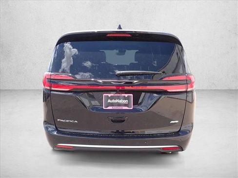 New 2027 Chrysler Pacifica Select AWD/4WD image 3