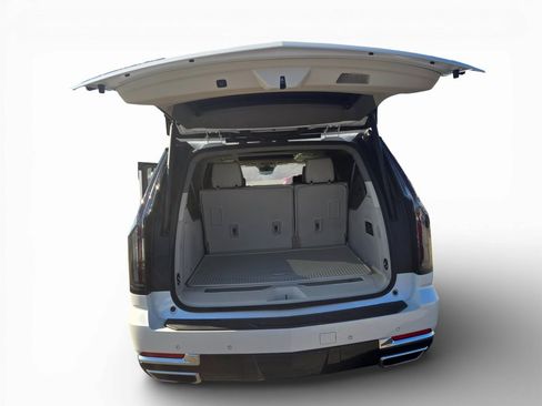 Used 2025 Cadillac Escalade ESV Premium Luxury Platinum image 5