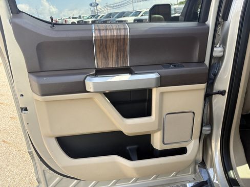 Used 2018 Ford F150 Lariat w/ Equipment Group 502A Luxury AWD/4WD image 16