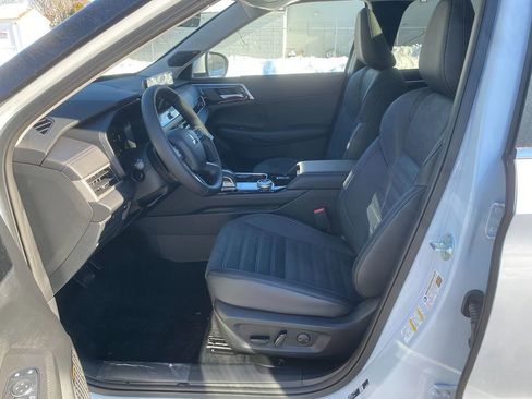 New 2026 Mitsubishi Outlander SE image 12