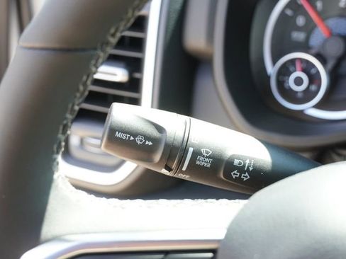 New 2026 RAM 1500 4x4 Crew Cab image 30