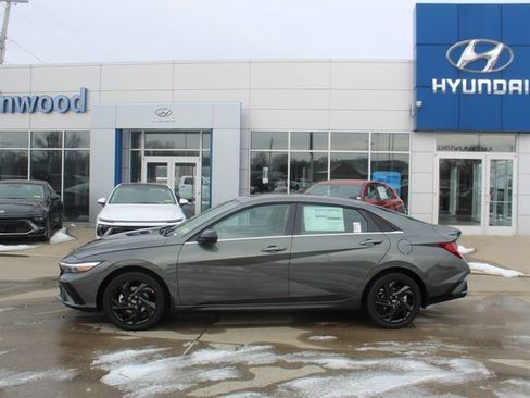 New 2026 Hyundai Elantra SEL Sport image 2