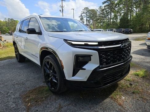 Used 2024 Chevrolet Traverse RS image 5