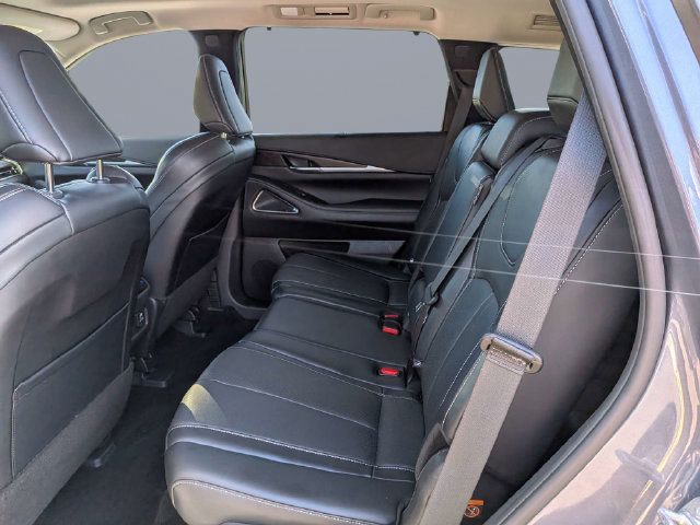 Used 2023 INFINITI QX60 Sensory w/ Vision Package AWD/4WD image 16