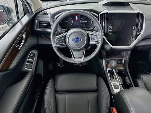 Used 2023 Subaru Ascent Touring AWD/4WD image 3