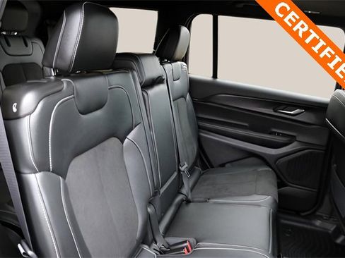 Used 2025 Jeep Grand Cherokee L Altitude image 18