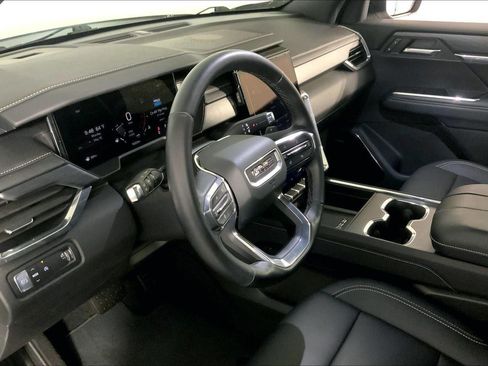 Used 2026 GMC Acadia Elevation w/ Elevation Premium Package FWD image 14