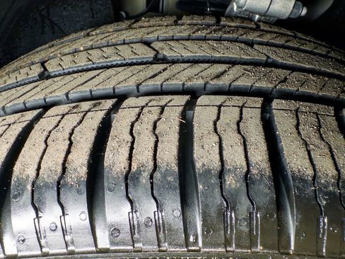 Used 2023 Tesla Model Y Long Range image 37