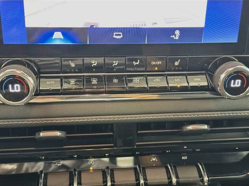 Used 2023 Chevrolet Colorado LT w/ LT Convenience Package II RWD image 16