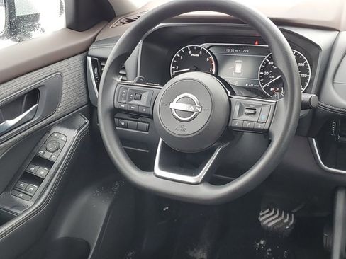 Certified 2022 Nissan Rogue SV image 25