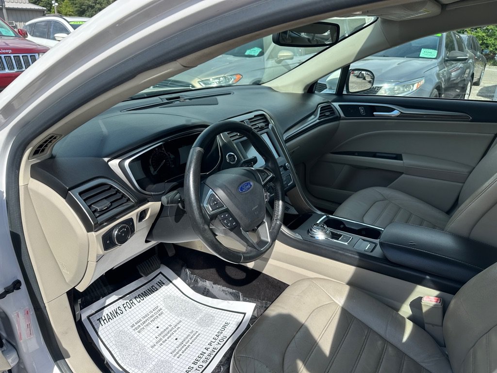 Used 2017 Ford Fusion SE w/ Fusion SE Technology Package FWD image 7