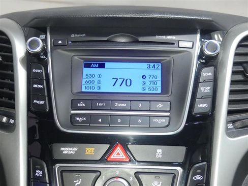 Used 2016 Hyundai Elantra GT FWD image 35