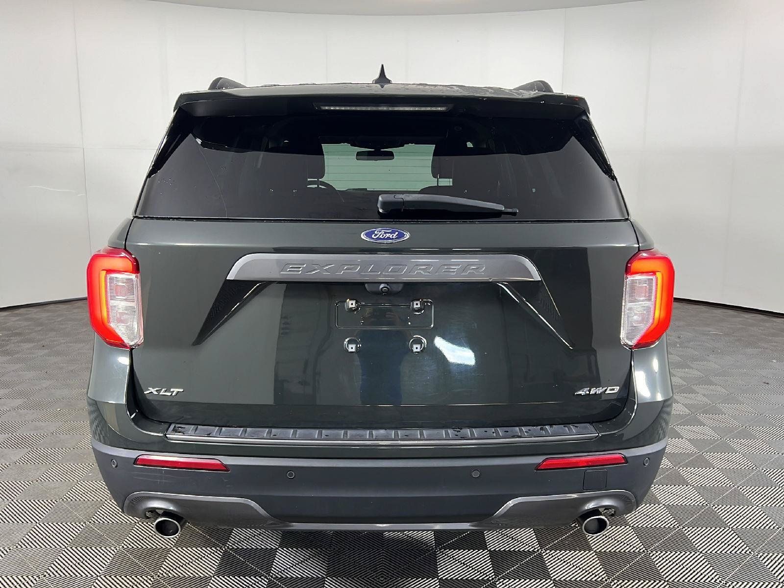 Used 2022 Ford Explorer XLT w/ Equipment Group 202A AWD/4WD image 6