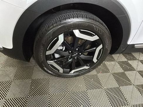 Used 2025 Kia Telluride S FWD image 9