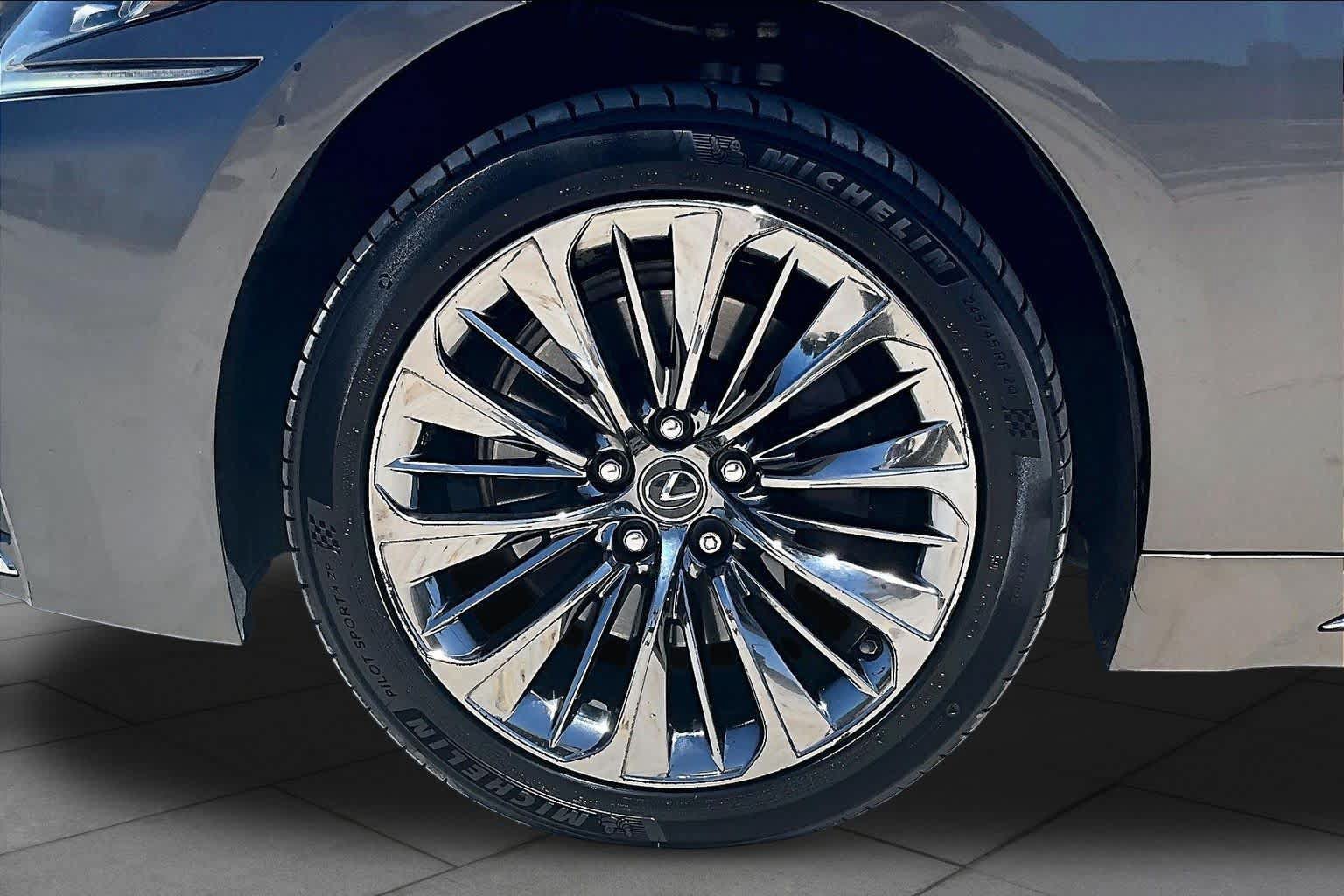 Used 2018 Lexus LS 500 w/ Luxury Package RWD image 10