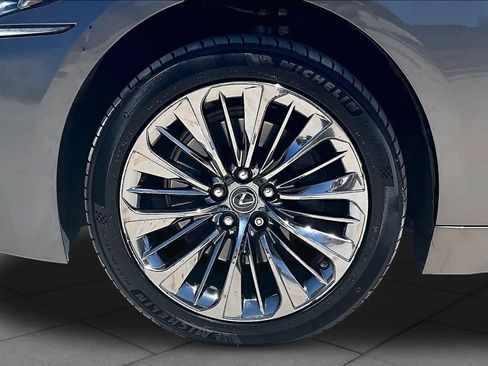 Used 2018 Lexus LS 500 w/ Luxury Package RWD image 10