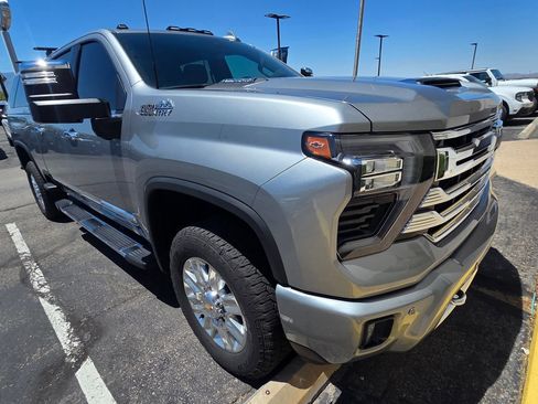 Used 2025 Chevrolet Silverado 2500 High Country w/ Technology Package AWD/4WD image 4