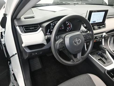 Used 2024 Toyota RAV4 XLE FWD image 5