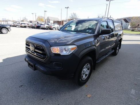Used 2018 Toyota Tacoma SR5 image 6