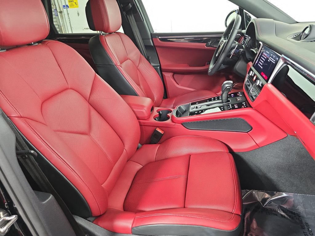 Certified 2026 Porsche Macan AWD/4WD image 27