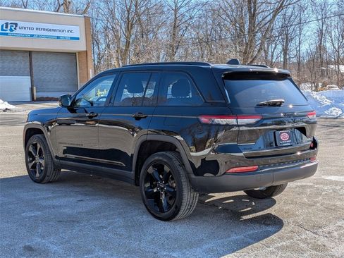 Certified 2023 Jeep Grand Cherokee Limited w/ Black Appearance Package image 6
