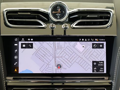 Used 2024 Bentley Bentayga AWD/4WD image 17