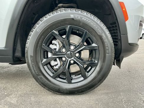 Used 2024 Jeep Grand Cherokee L Altitude image 20