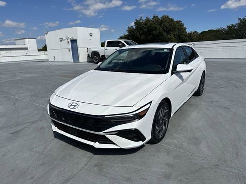 Used 2025 Hyundai Elantra SEL image 37