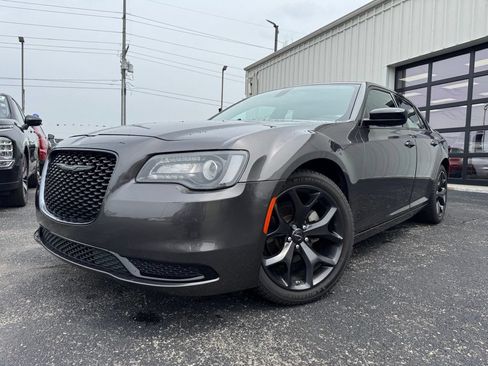 Used 2023 Chrysler 300 Touring w/ Sport Appearance Package RWD image 8