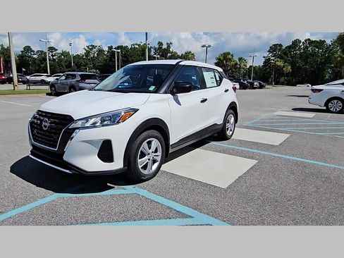 New 2025 Nissan Kicks Play S image 22