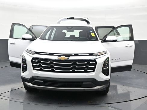Used 2025 Chevrolet Equinox LT w/ Safety and Technology Package FWD image 34