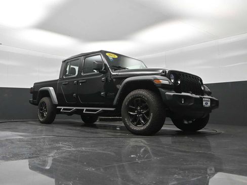 Used 2022 Jeep Gladiator Sport w/ Trailer Tow Package AWD/4WD image 47