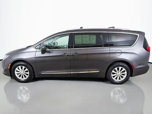 Used 2019 Chrysler Pacifica Touring-L FWD image 14