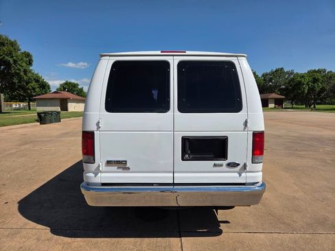 Used 2011 Ford E-150 and Econoline 150 Wagon RWD image 30