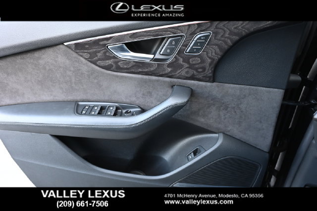 Used 2019 Audi Q8 Prestige w/ Luxury Package AWD/4WD image 11