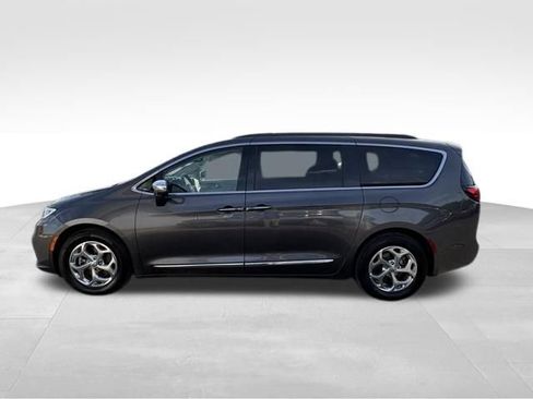 Used 2022 Chrysler Pacifica Limited FWD image 12