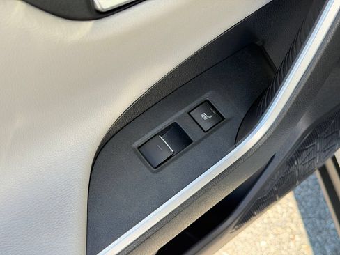 Used 2022 Toyota RAV4 Limited AWD/4WD image 11
