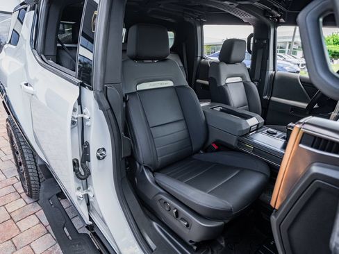 Used 2025 GMC Hummer EV 2X AWD/4WD image 33