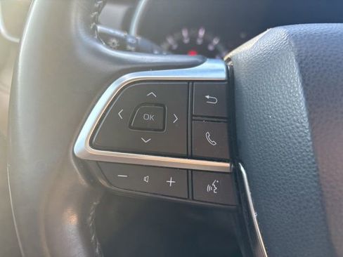 Used 2021 Toyota Highlander XLE image 37