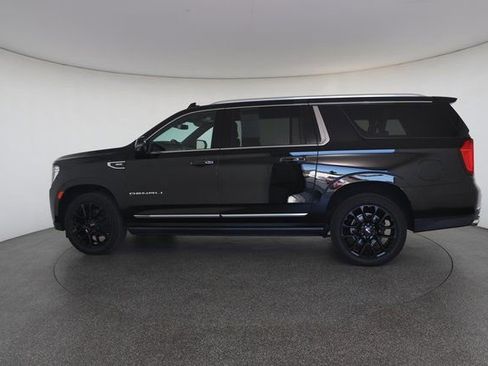 Used 2022 GMC Yukon XL Denali image 7