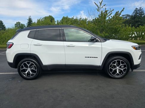 Used 2024 Jeep Compass Limited image 3