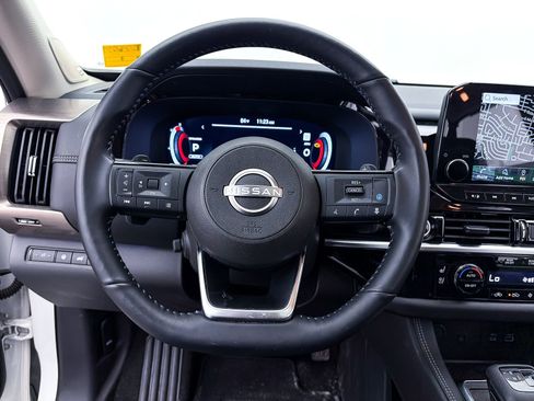 Used 2024 Nissan Pathfinder Platinum AWD/4WD image 31