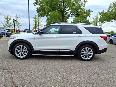 Used 2023 Ford Explorer Platinum w/ Equipment Group 601A AWD/4WD image 2