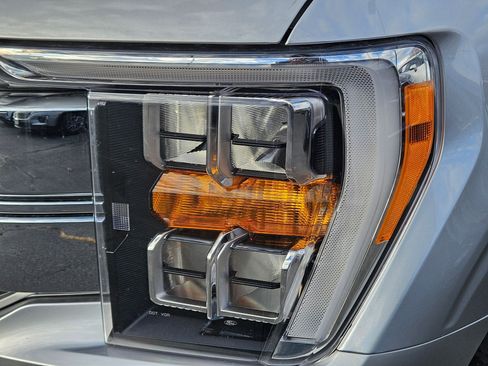 Used 2023 Ford F150 Lariat w/ Trailer Tow Package image 13