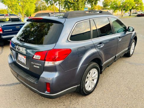 Used 2014 Subaru Outback 2.5i Premium AWD/4WD image 3