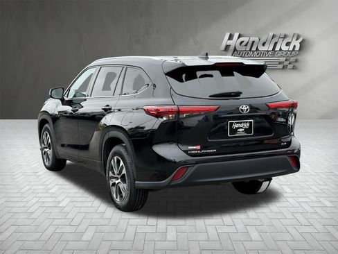 Used 2021 Toyota Highlander XLE FWD image 8