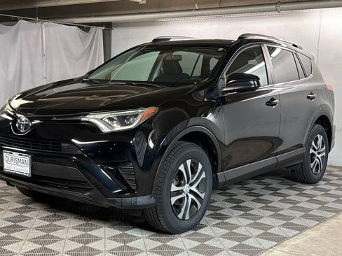 Used 2016 Toyota RAV4 LE AWD/4WD image 2