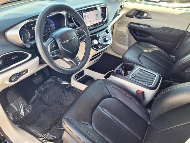 Used 2024 Chrysler Pacifica Touring-L FWD image 10