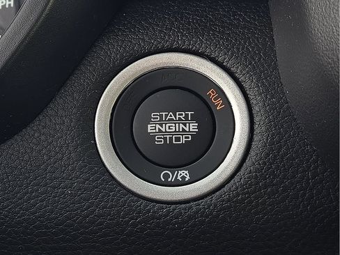 Used 2023 RAM 1500 Laramie AWD/4WD image 15